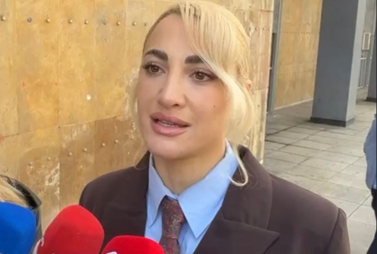 Η Ιωάννα Τούνα στα δικαστήρια της Θεσσαλονίκης για τη δίκη για το revenge porn