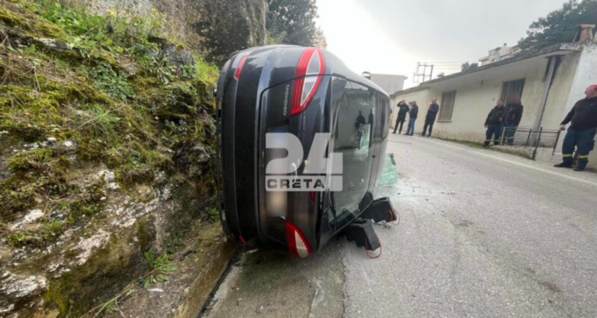 Κάτω από άγνωστες μέχρι στιγμής συνθήκες ο οδηγός έχασε τον έλεγχο του οχήματος και εγκλωβίστηκε μέσα στα συντρίμμια