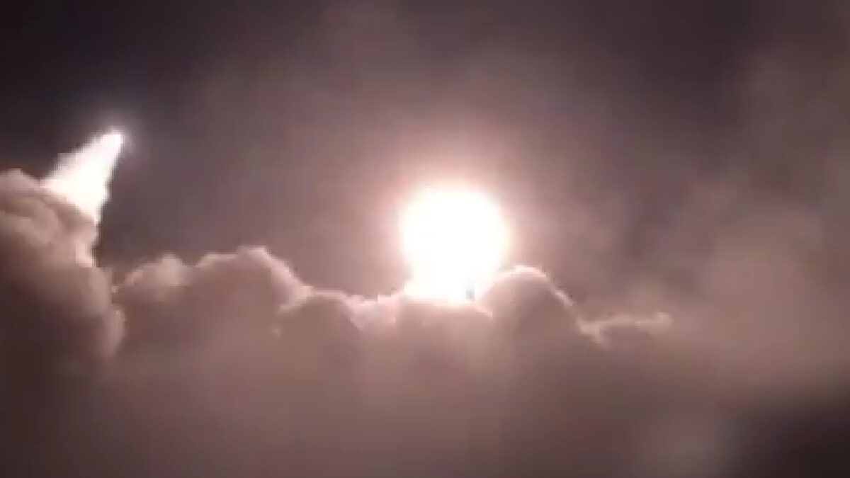 Εκρήξεις στον ουρανό της Τεχεράνης