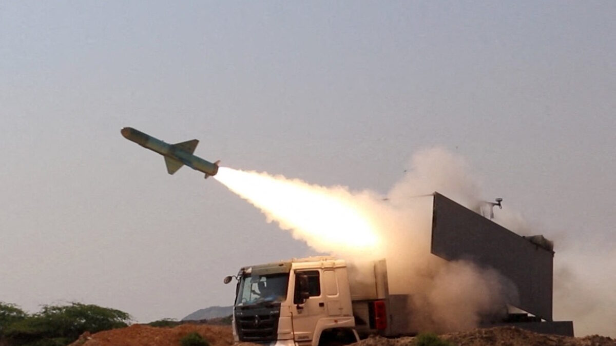 Πύραυλος εκτοξεύεται στο νότιο Ιράν