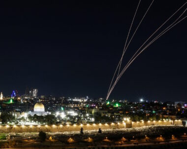 Ρουκέτες και πύραυλοι χτυπούν το Ισραήλ