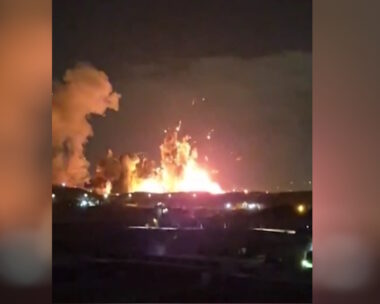 Οι ΗΠΑ χτύπησαν ιρανικές αποθήκες πυρομαχικών στο Ισφαχάν – Στις φλόγες το δεξαμενόπλοιο του Κουβέιτ από την ιρανική επίθεση