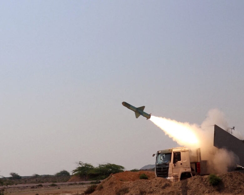 Οι Φρουροί της Επανάστασης εκτοξεύουν πύραυλο σε άσκηση