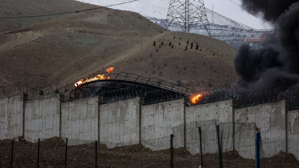 Στις φλόγες πετρελαϊκή εγκατάσταση στην Τεχεράνη