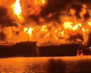 Στις φλόγες τάνκερ στον Περσικό Κόλπο