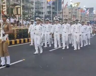 Οι Ιρανοί ναύτες από την φρεγάτα Iris Dena