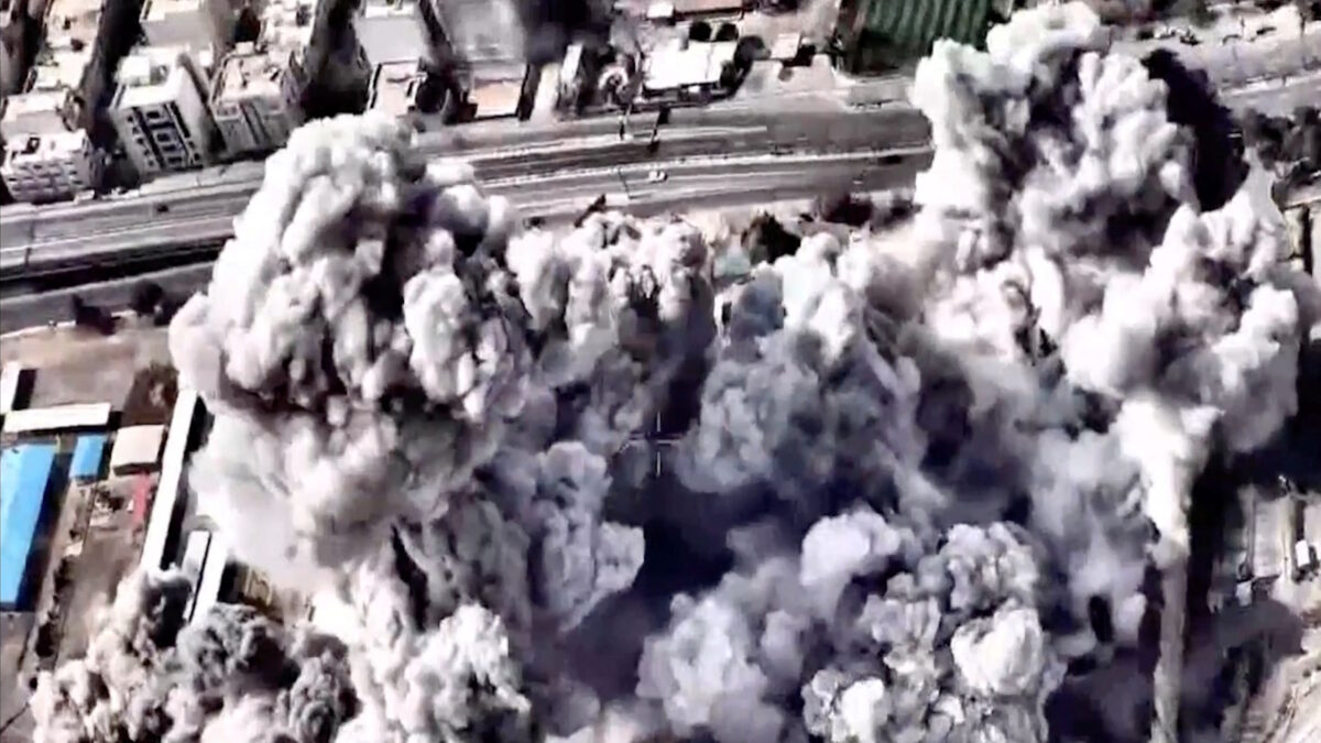 Στιγμιότυπο από ισραηλινό βομβαρδισμό σε θέσεις της ιρανικής Basij