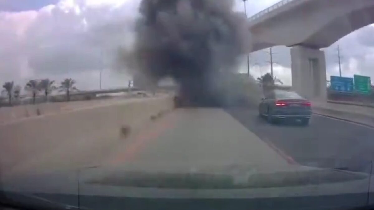 Τελ Αβίβ: Συντρίμμια ιρανικών πυραύλων έπεσαν πάνω σε δρόμο – Δεν αναφέρθηκαν θύματα