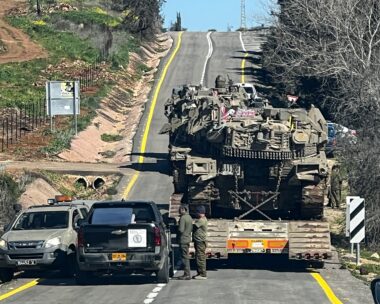 Ιρσαηλινά οχήματα στα σύνορα Ισραήλ - Λιβάνου