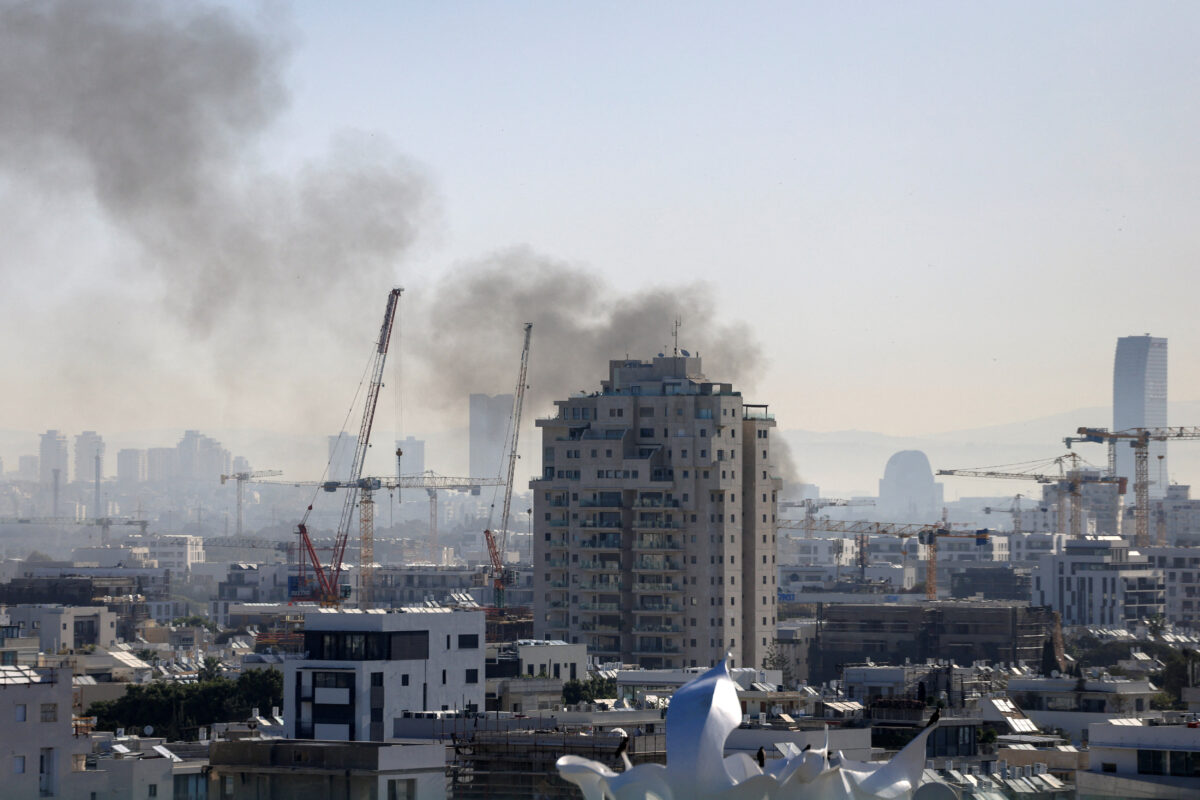 Φωτιά στο Τελ Αβίβ από αναχαίτιση ιρανικού πυραύλου