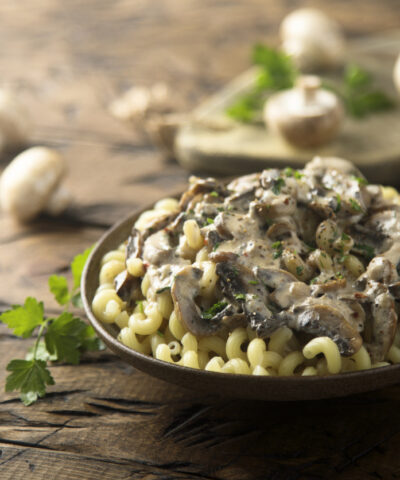 Ζυμαρικά με μανιτάρια και κρέμα γραβιέρας