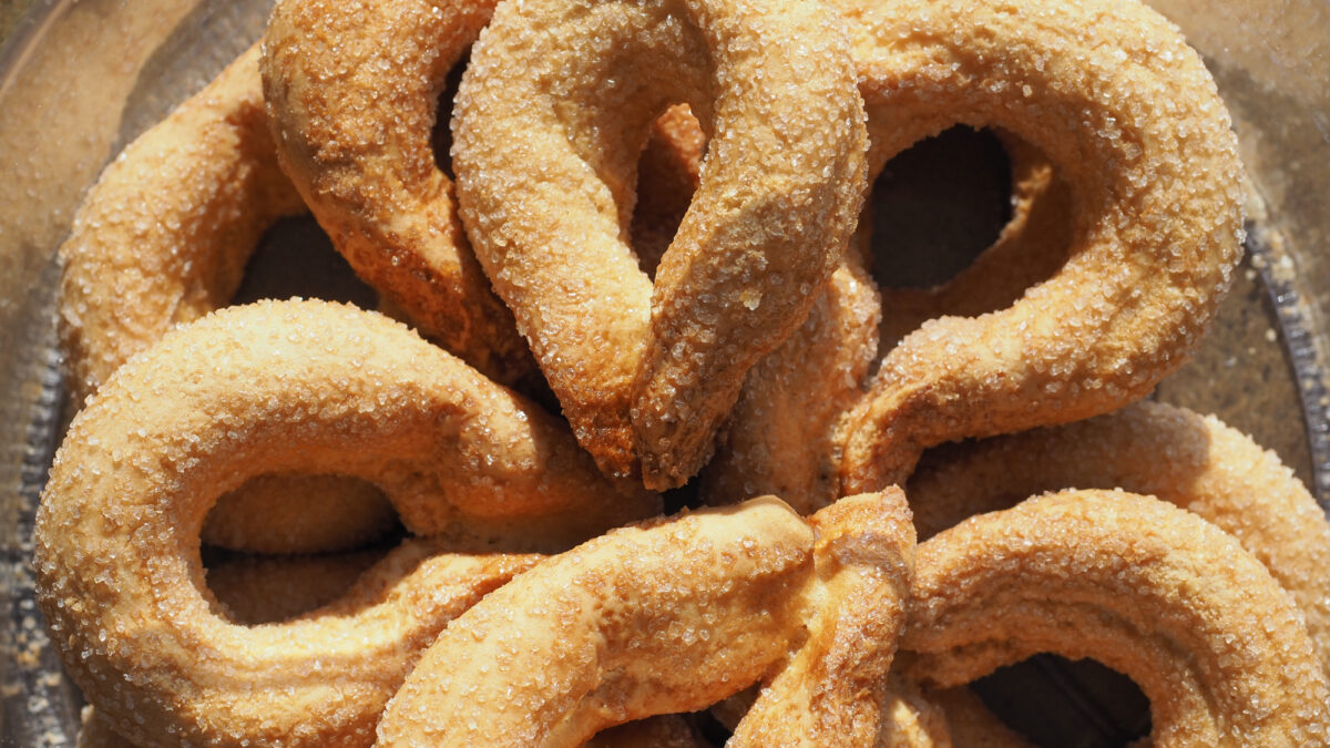 traditional torcetti biscuits (aka torcet) from Piedmont, Italy baked food
