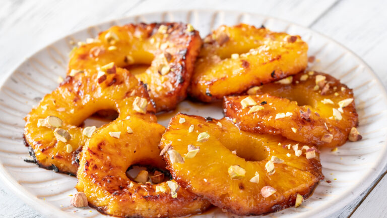 Ψητός ανανάς με ρούμι