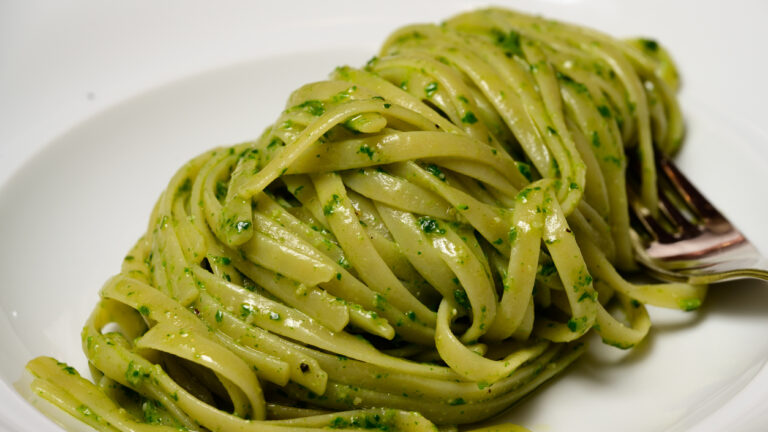 Ζυμαρικά με πέστο αμυγδάλου