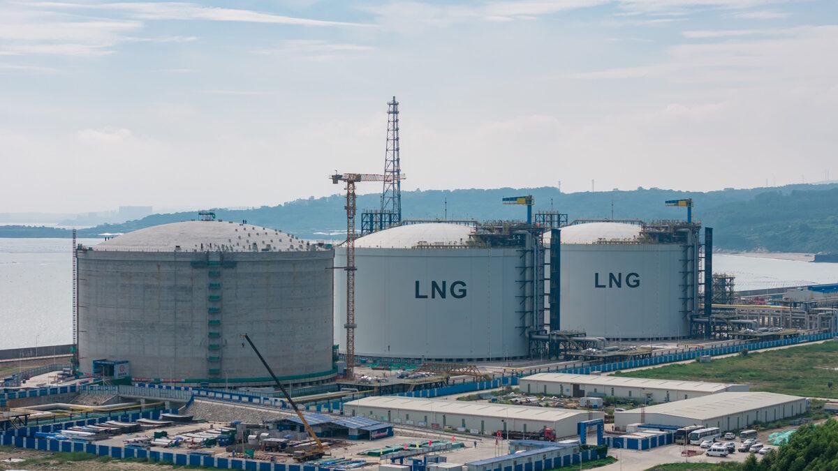 Large LNG storage tanks