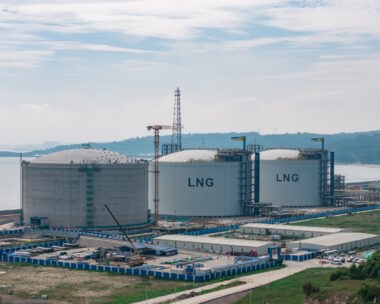 Large LNG storage tanks