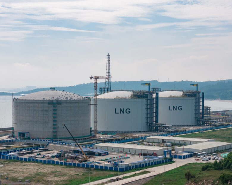 Large LNG storage tanks