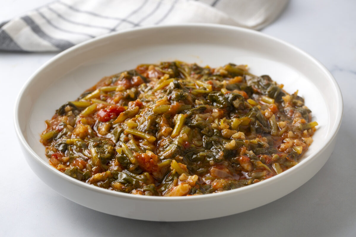 Σπανακόρυζο κοκκινιστό με μανιτάρια