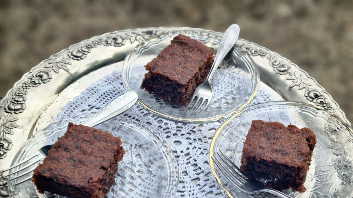 Συνταγή για παραδοσιακή καρυδόπιτα με φρυγανιά