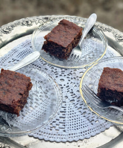 Συνταγή για παραδοσιακή καρυδόπιτα με φρυγανιά