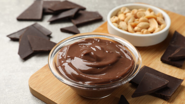 Μους σοκολάτας με φιστικοβούτυρο