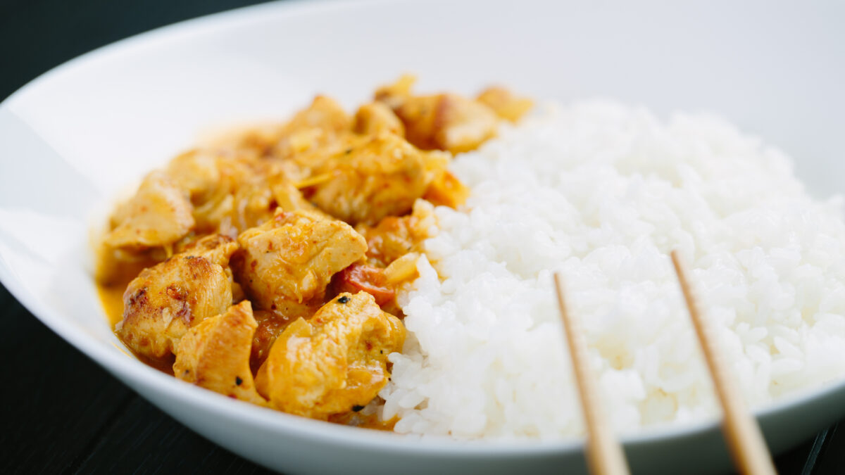 Spicy chicken curry with rice