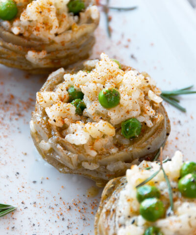 Αγκινάρες με ρύζι και αρακά