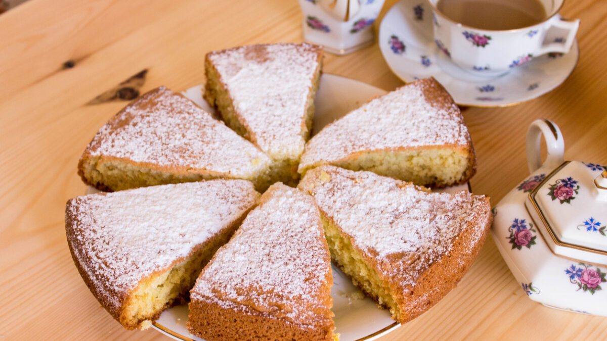 Κέικ νηστίσιμο με αρώματα τσουρεκιού