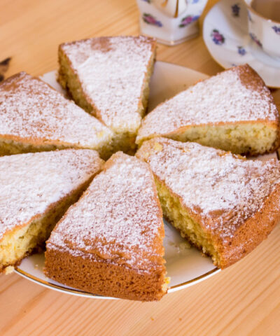 Κέικ νηστίσιμο με αρώματα τσουρεκιού