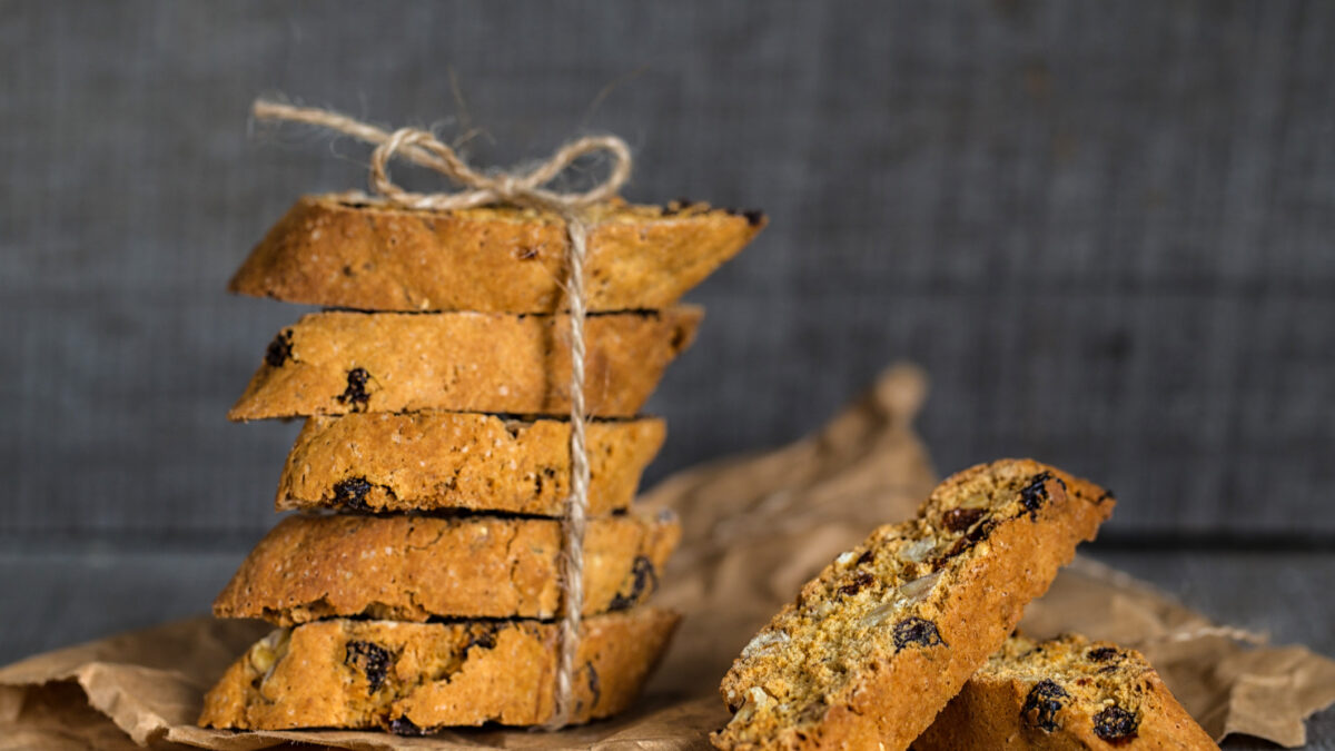 Παξιμαδάκια με σταφίδες και αμύγδαλα