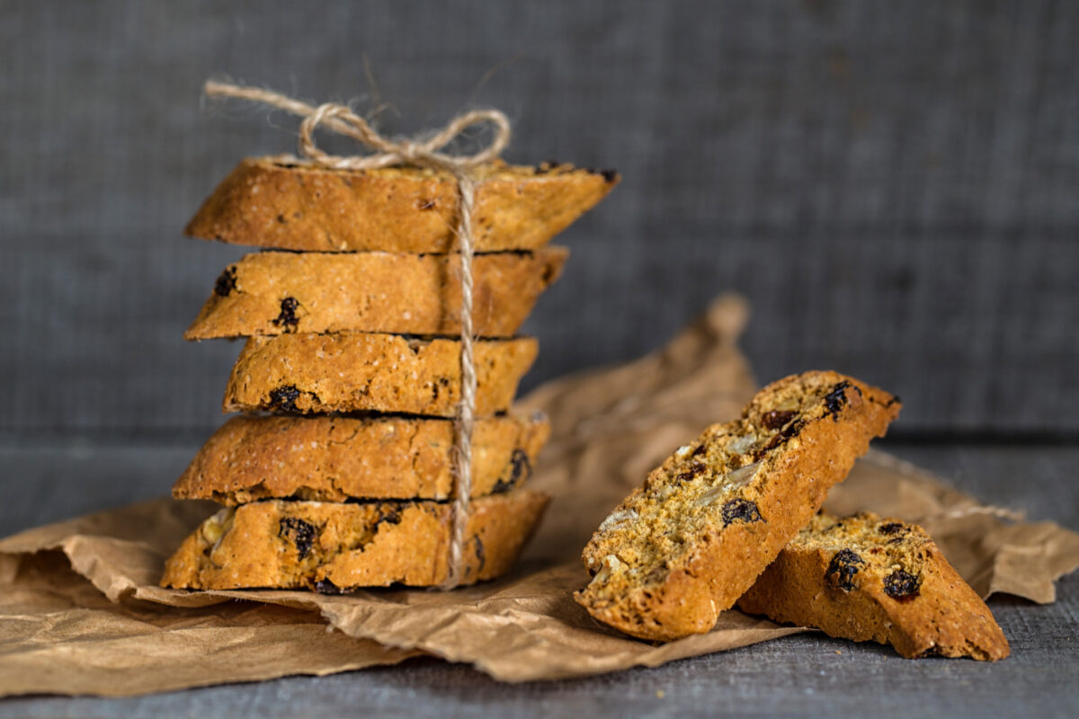 Παξιμαδάκια με σταφίδες και αμύγδαλα