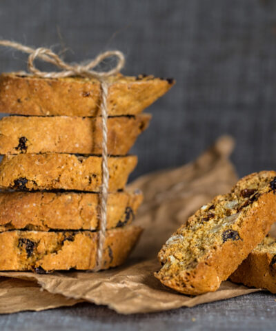 Παξιμαδάκια με σταφίδες και αμύγδαλα