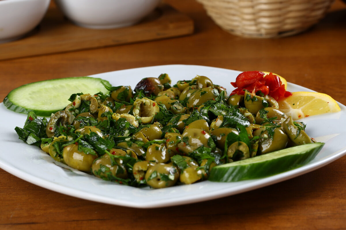 Σαλάτα με πράσινες ελιές