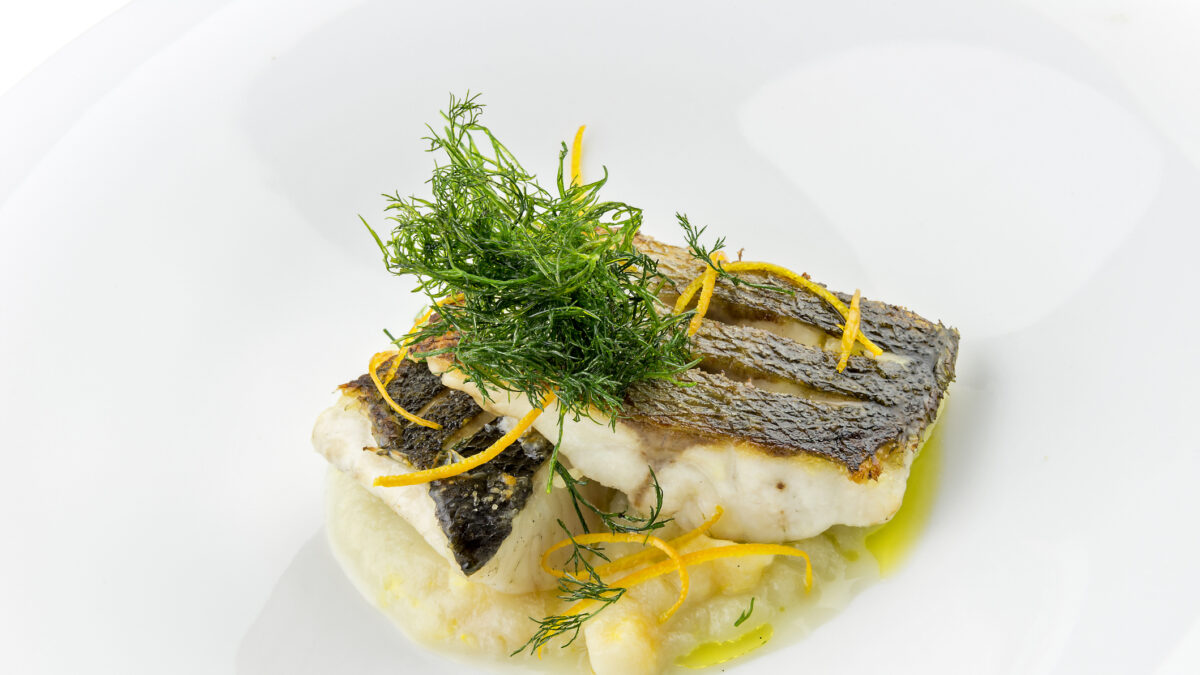 Φιλέτα ψαριού με φινόκιο και πορτοκάλι