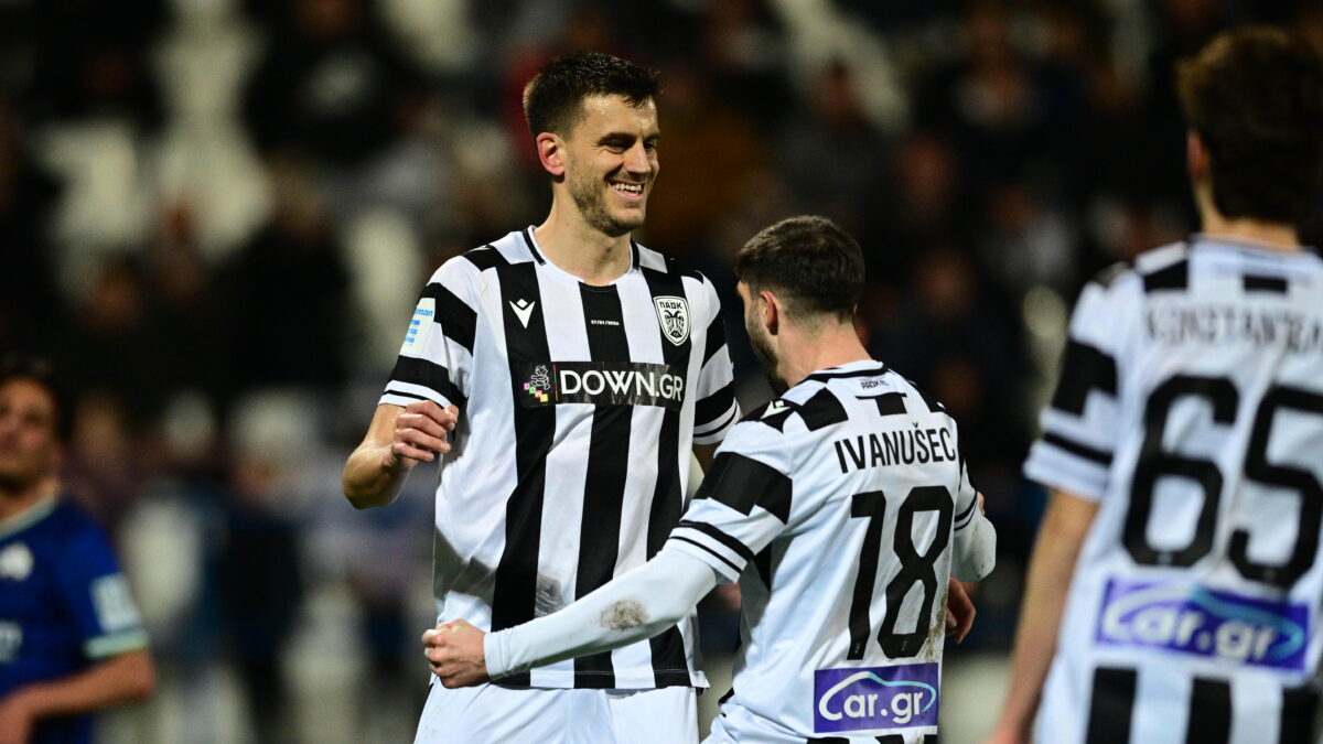 Ο Γερεμέγεφ πανηγυρίζει με τον Ιβανούσετς