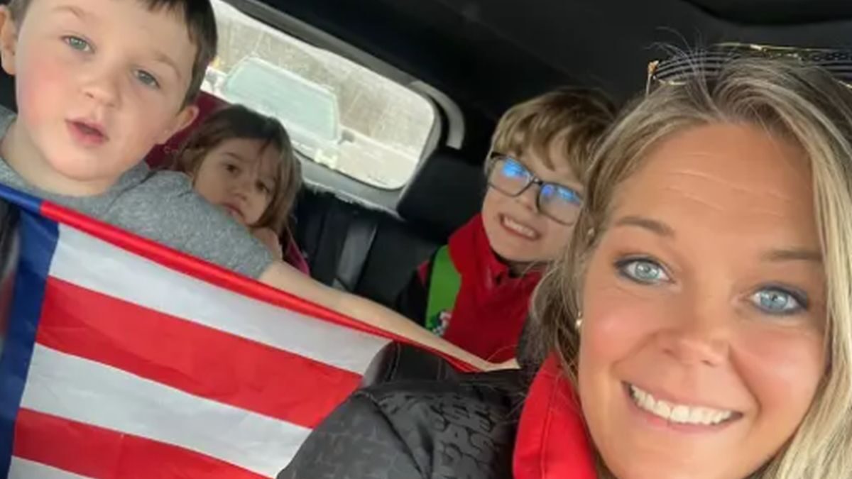 Η Τζέσι Πιρς με τα τρία της παιδιά