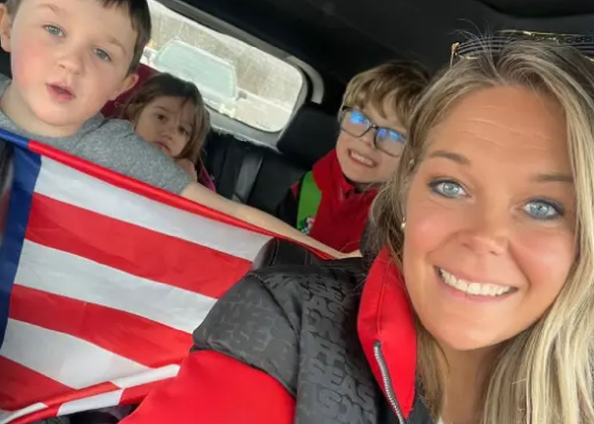 Η Τζέσι Πιρς με τα τρία της παιδιά