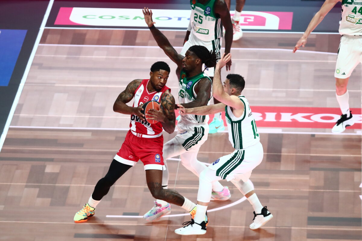 Ο Τζόουνς στο T- Center