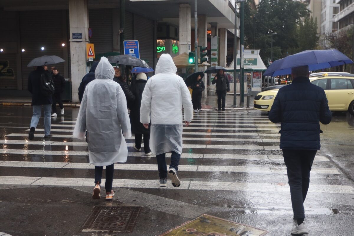 Καιρός σήμερα: Καταιγίδες, ισχυροί άνεμοι και χιόνια στα ορεινά