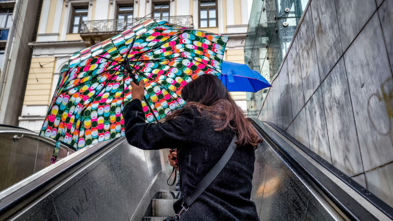 ΒΡΟΧH ΣΤΗΝ ΑΘΗΝΑ . Τρίτη 17 Φεβρουαρίου 2026    (ΓΙΩΡΓΟΣ ΚΟΝΤΑΡΙΝΗΣ