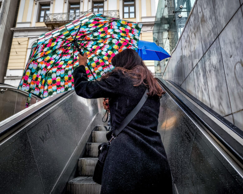ΒΡΟΧH ΣΤΗΝ ΑΘΗΝΑ . Τρίτη 17 Φεβρουαρίου 2026    (ΓΙΩΡΓΟΣ ΚΟΝΤΑΡΙΝΗΣ