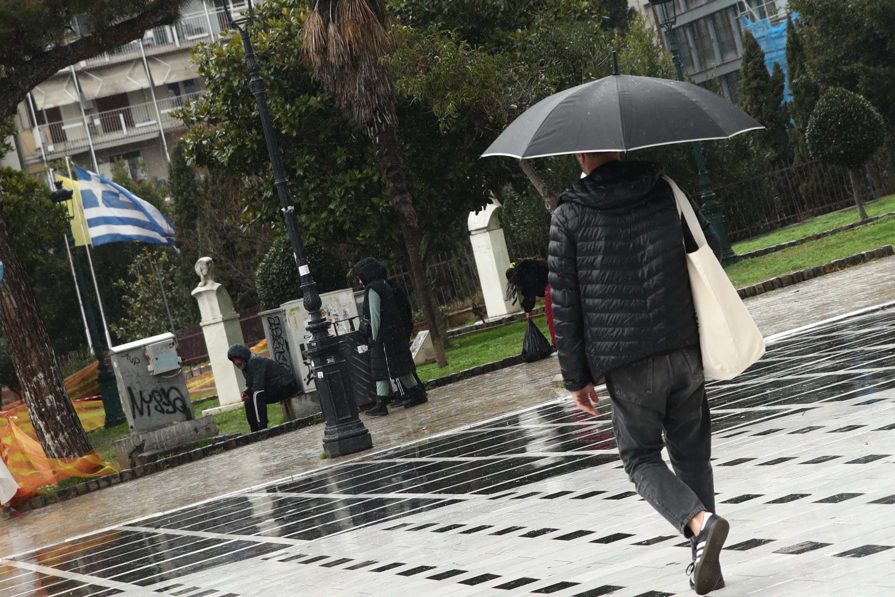 Καιρός αύριο: Ισχυρά φαινόμενα σε Ιόνιο και Ηπειρωτικά – Σημαντική πτώση της θερμοκρασίας