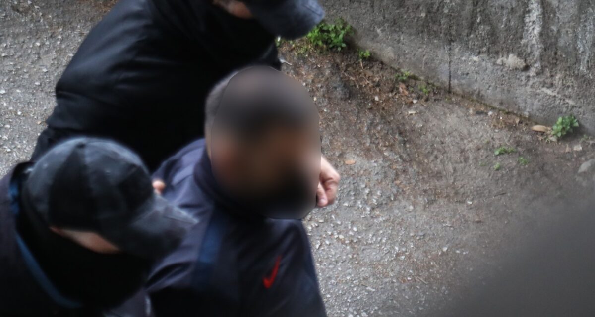 Απολογία στον ανακριτή του 23χρονου που κατηγορείται για τη δολοφονία 20χρονου στην περιοχή της Καλαμαριάς