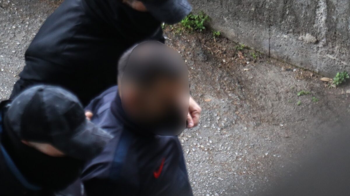 Απολογία στον ανακριτή του 23χρονου που κατηγορείται για τη δολοφονία 20χρονου στην περιοχή της Καλαμαριάς