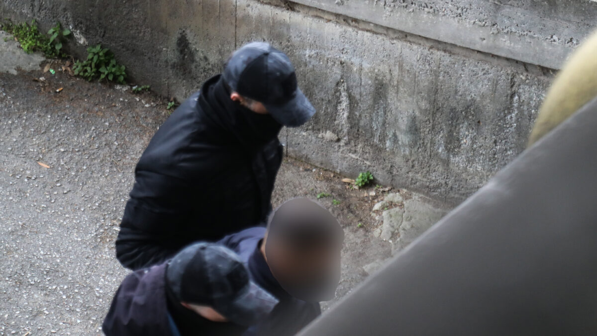 Απολογία στον ανακριτή του 23χρονου που κατηγορείται για τη δολοφονία 20χρονου στην περιοχή της Καλαμαριάς