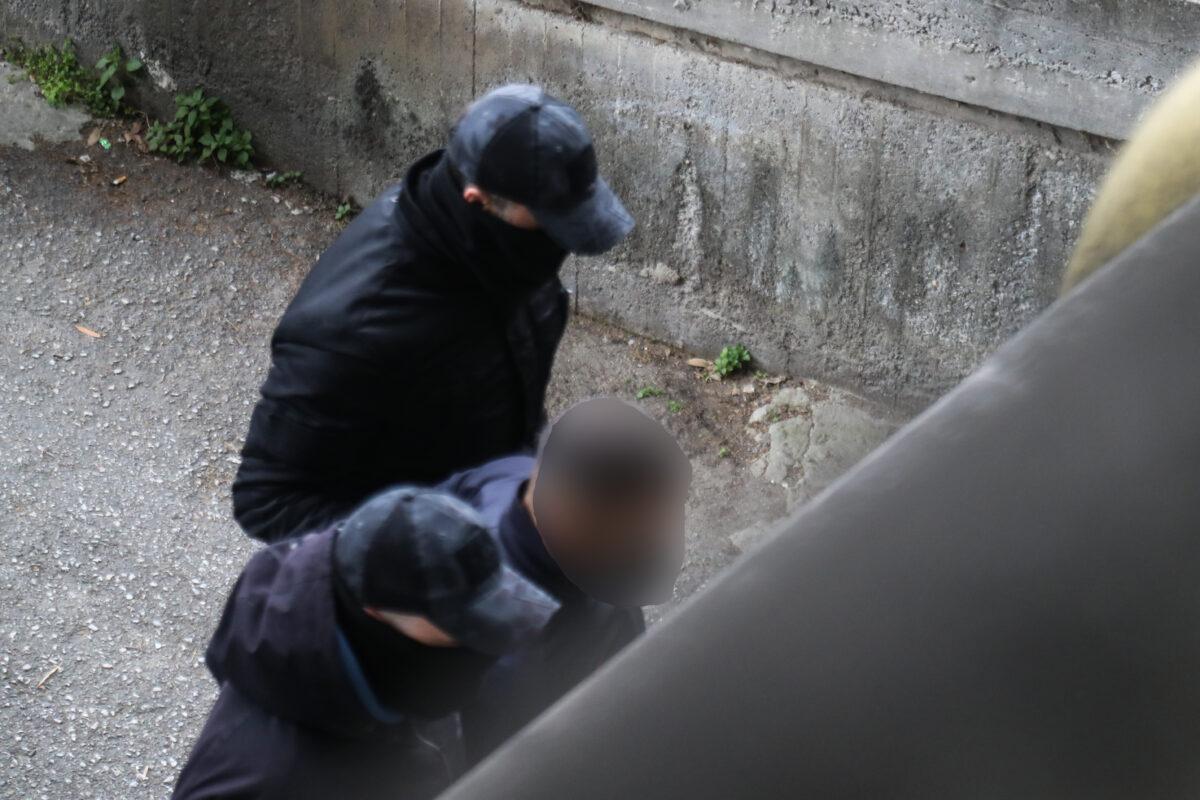 Απολογία στον ανακριτή του 23χρονου που κατηγορείται για τη δολοφονία 20χρονου στην περιοχή της Καλαμαριάς Θεσσαλονίκης, Τρίτη 17 Μαρτίου 2026. Σε βάρος του κατηγορούμενου έχει ασκηθεί η δίωξη της ανθρωποκτονίας με πρόθεση σε βαθμό κακουργήματος, καθώς και πλημμεληματικές κατηγορίες της παράνομης οπλοκατοχής και οπλοχρησίας. (EUROKINISSI)