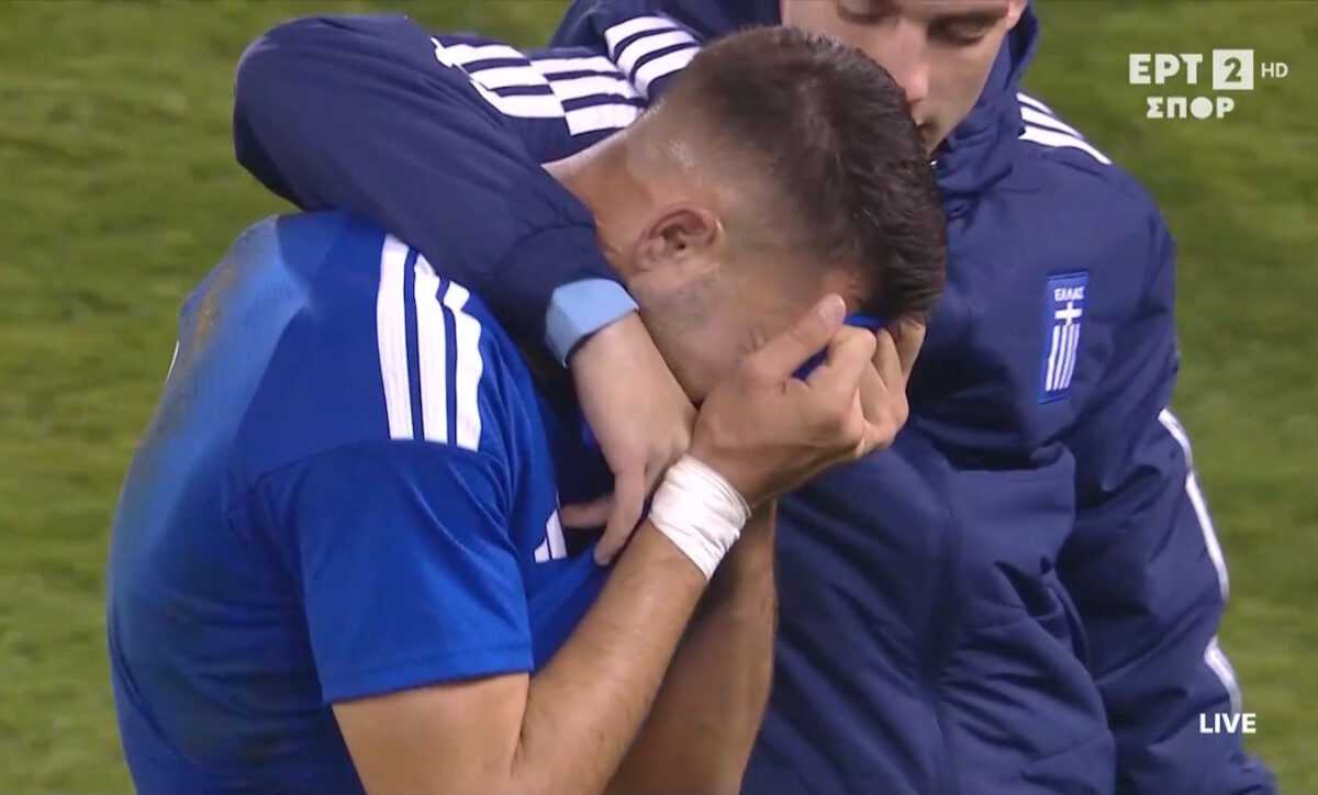 Το κλάμα του Καλογερόπουλου μετά την ήττα της Εθνικής Ελπίδων από τη Γερμανία μέσα στη Λεωφόρο