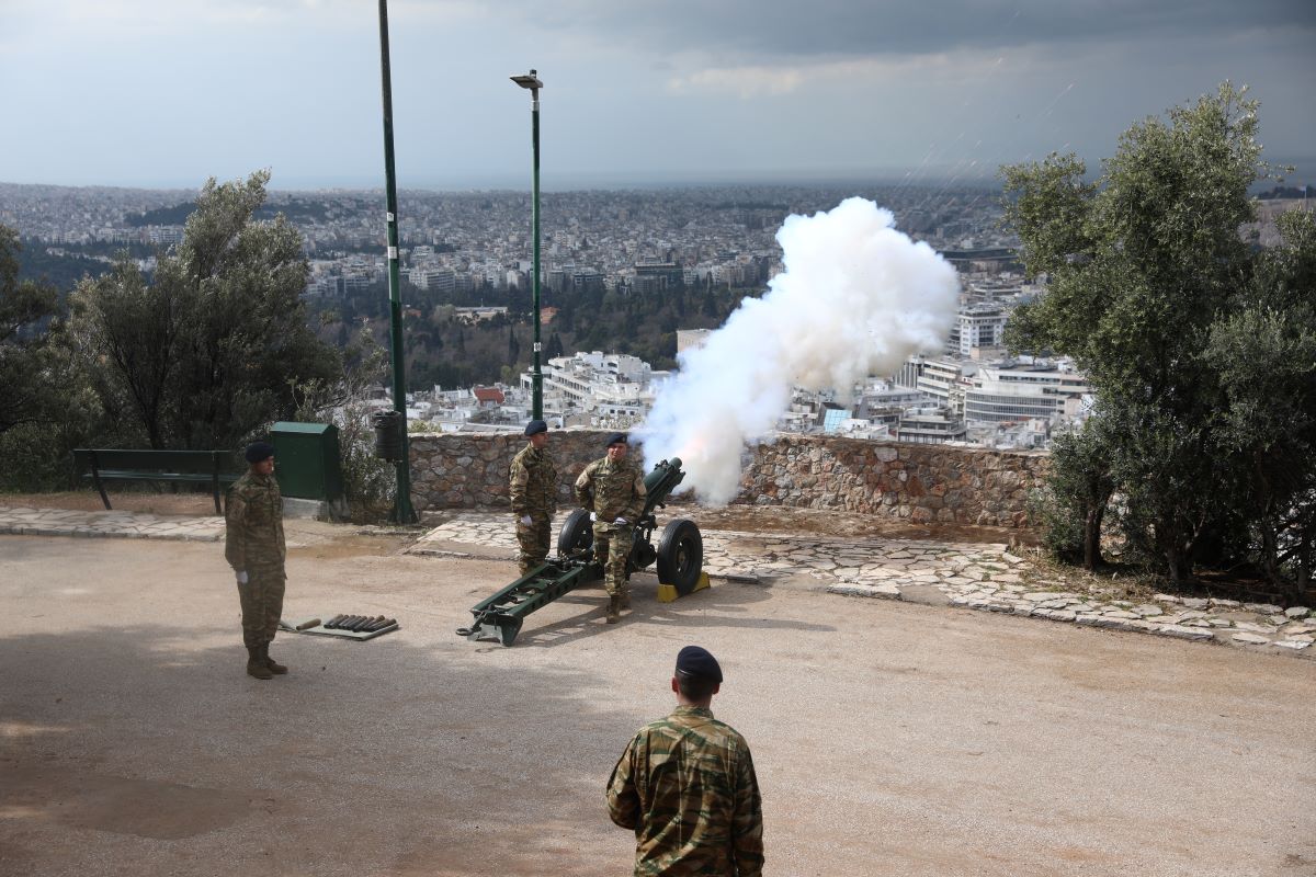 Κανονιοβολισμοί στον Λυκαβηττό