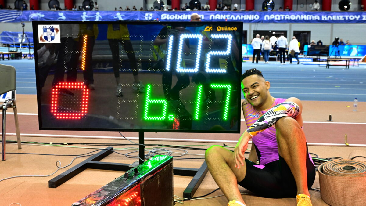 Ο Εμμανουήλ Καραλής με το νέο πανελλήνιο ρεκόρ του (ΑΝΤΩΝΗΣ ΝΙΚΟΛΟΠΟΥΛΟΣ