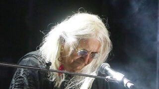 Νίκος Καρβέλας